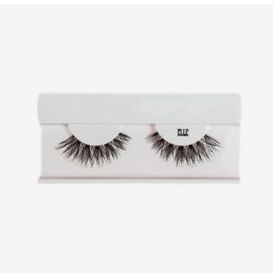 LINES LASHES Elle